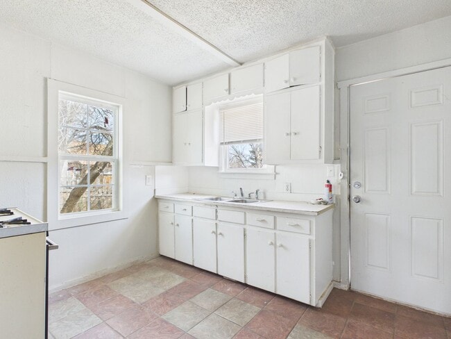 Building Photo - 2216 S Polk St