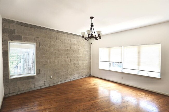 Building Photo - 402 Rosalie St