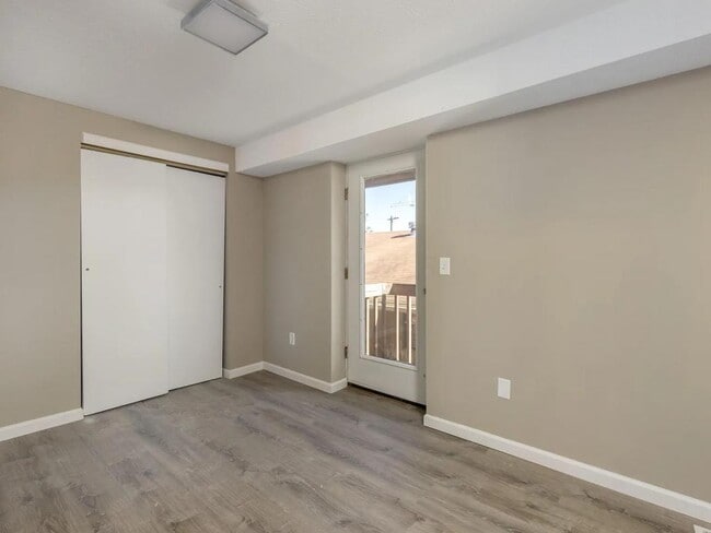 Building Photo - 87 W 9th Ave