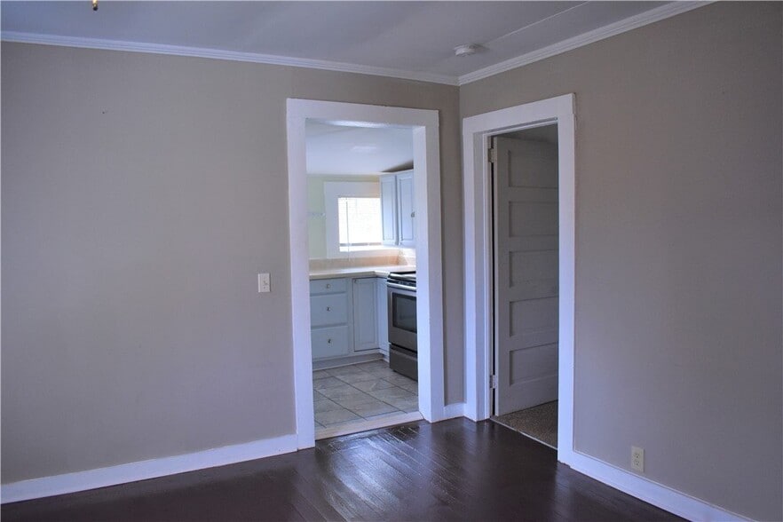 Building Photo - 407 Old Seneca Rd