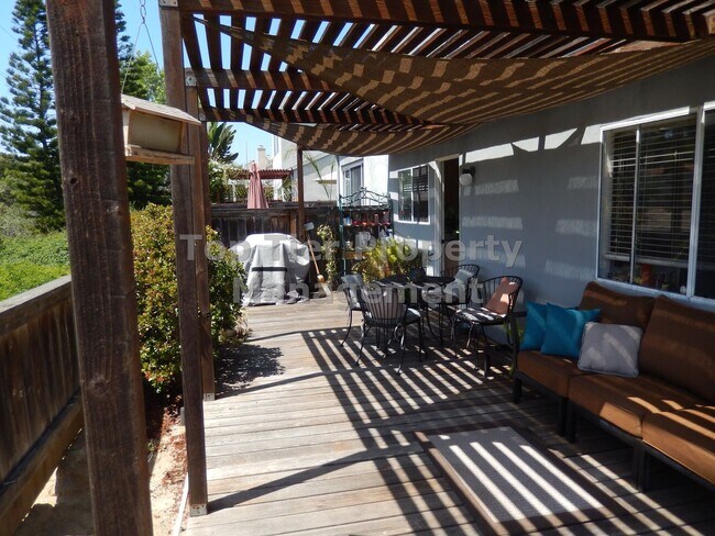 Building Photo - ****Beautiful 2 bed/2 bath Townhouse in Carlsbad - Great Location - Available 06/21****