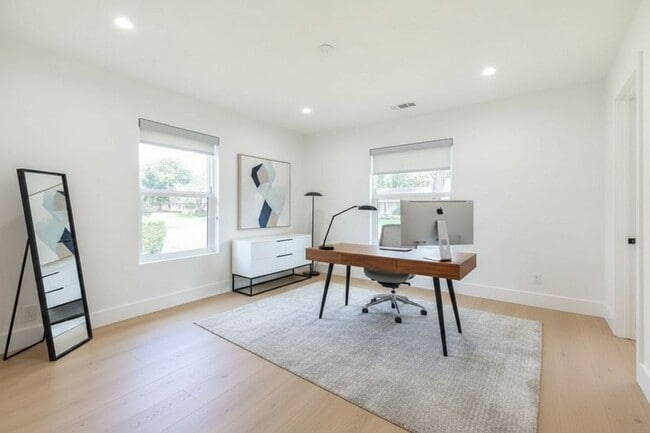 Building Photo - 7412 Fenton Dr