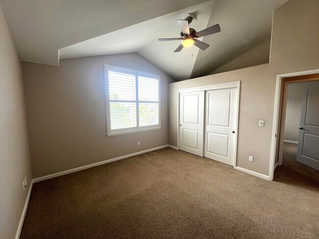 Building Photo - 460 Lindberg Cir