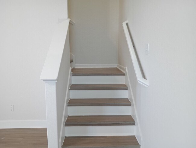 Building Photo - 7518 Astro Fld