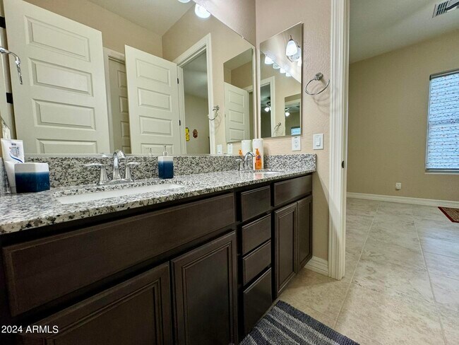 Building Photo - 3453 E Aloe Dr