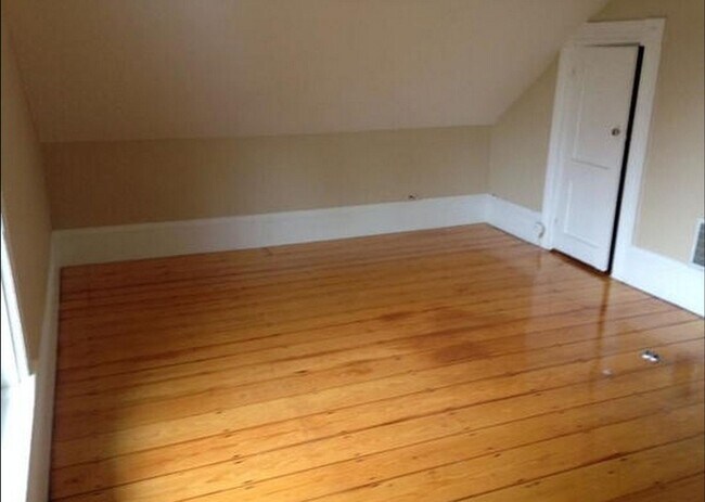 Building Photo - Huge 3 floors of living 8bed 3.5 bath rental on Highgate St in Allston