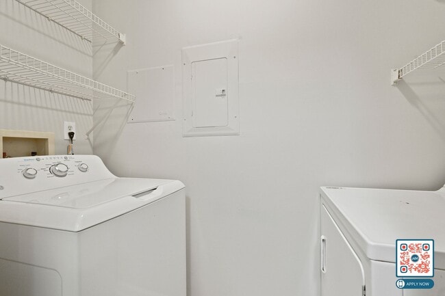 Building Photo - MOVE IN THIS YEAR - FREE MONTH'S RENT IN 1st 90 DAYS!