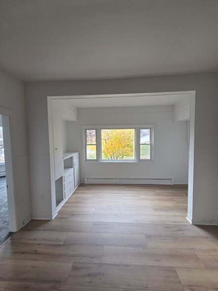 Building Photo - 93 Washington St N