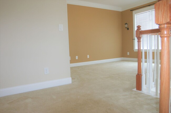 Building Photo - Renovated Townhouse In Winston-Salem