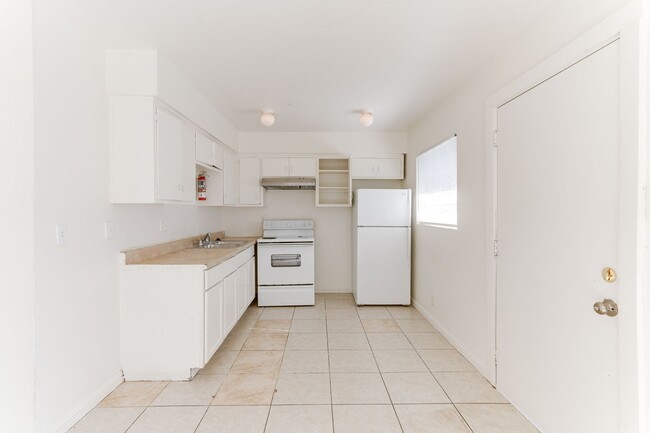 Building Photo - HOUSING CHOICE VOUCHER APPROVED! Bright & Spacious 2-Bedroom Upstairs Unit in Central Las Vegas!