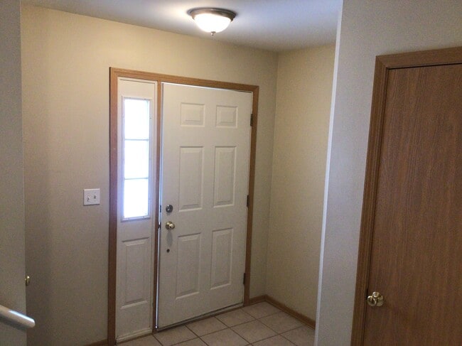 Building Photo - 560 S Annandale Dr