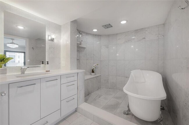 Building Photo - 4141 Bayshore Blvd