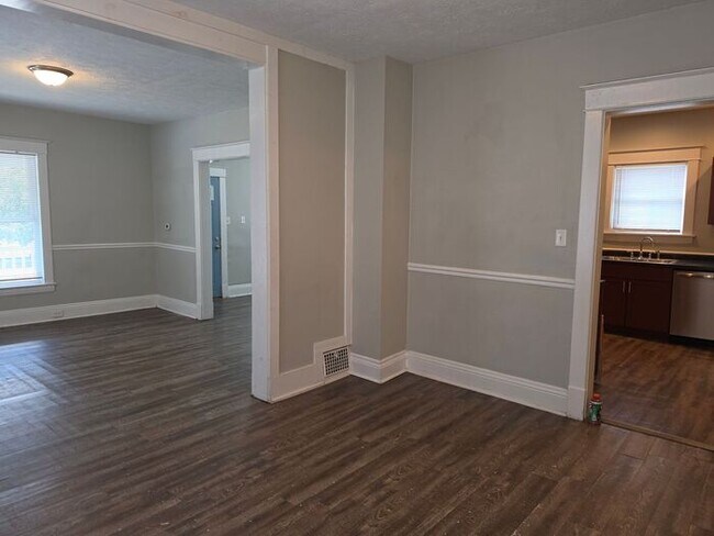 Building Photo - Three Bedroom Single Family home