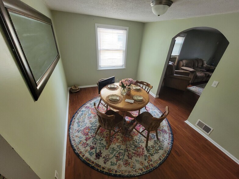 Building Photo - 450 Linden Ave