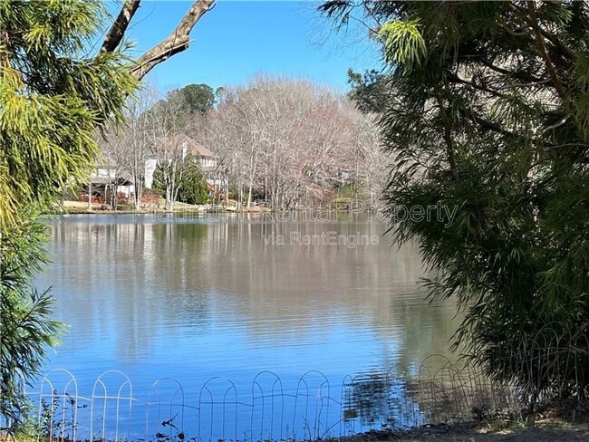 Building Photo - 925 Briars Bend