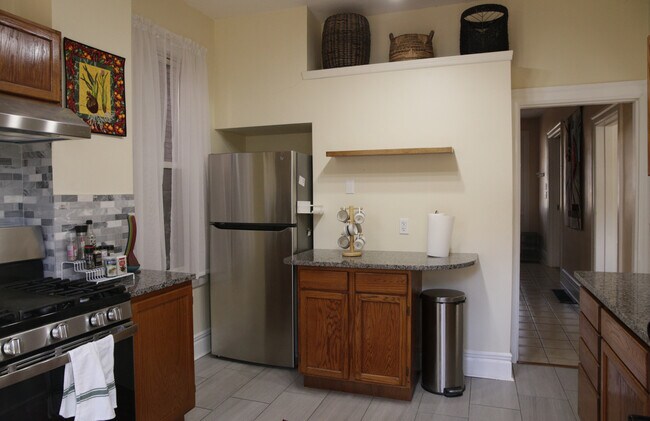 Building Photo - 405 West St