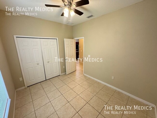 Building Photo - 548 Albatross Dr