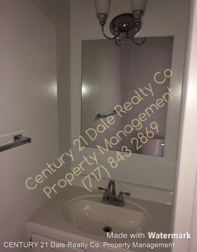 Building Photo - 2 br, 1.5 bath House - 20 Williamstown Circle
