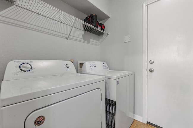 Building Photo - 103 Hoya Ln