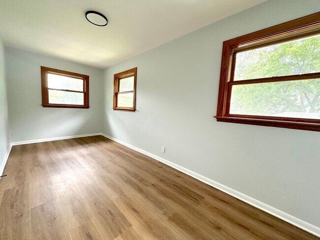 Building Photo - 1007 Pine St