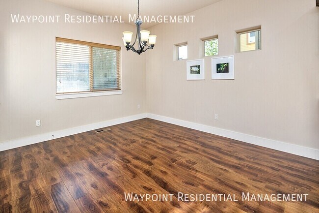 Building Photo - 2686 Vallin Ave N