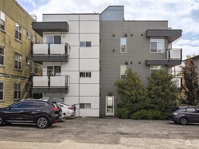 Building Photo - Junior Apartments