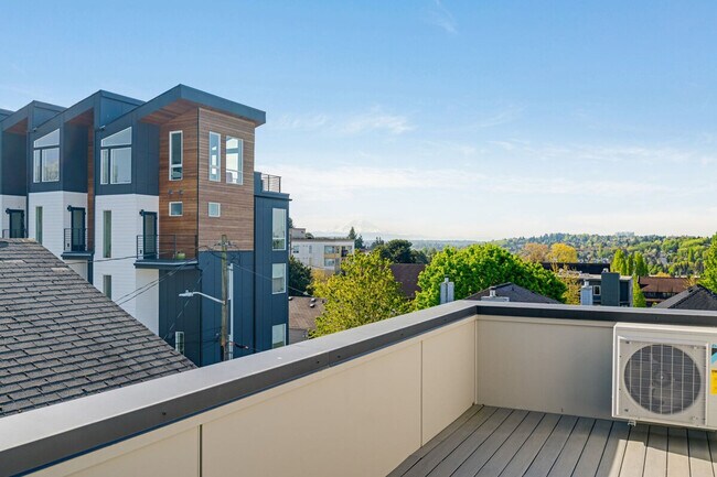 Building Photo - 1600 S Washington St