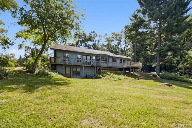 Building Photo - 10419 Maple Rd
