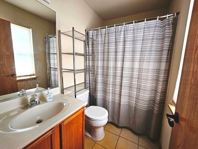 Building Photo - 2944 White Thorn Cir