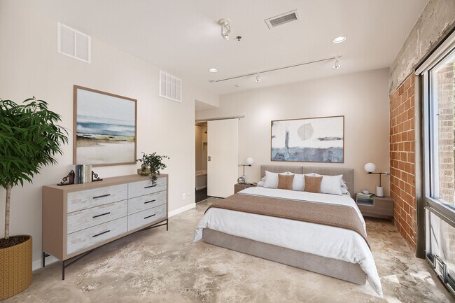 Building Photo - 1115 S Alamo St