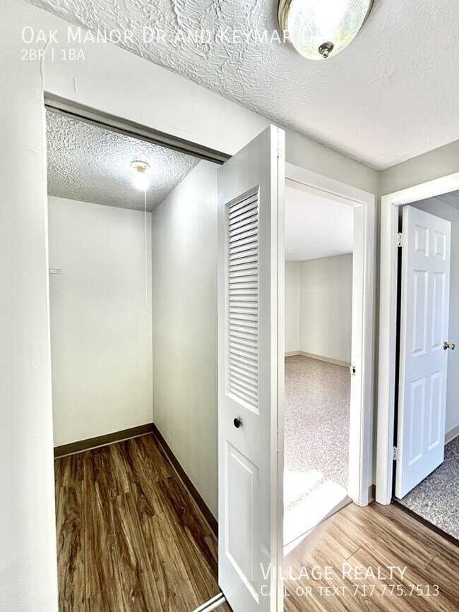 Building Photo - 221 Oak Manor Dr