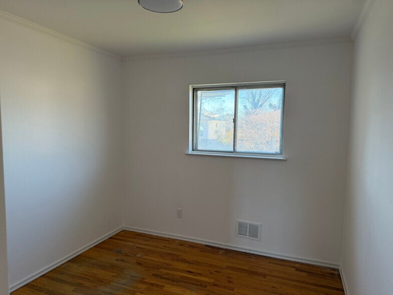 Building Photo - 280 Pemaco Ln