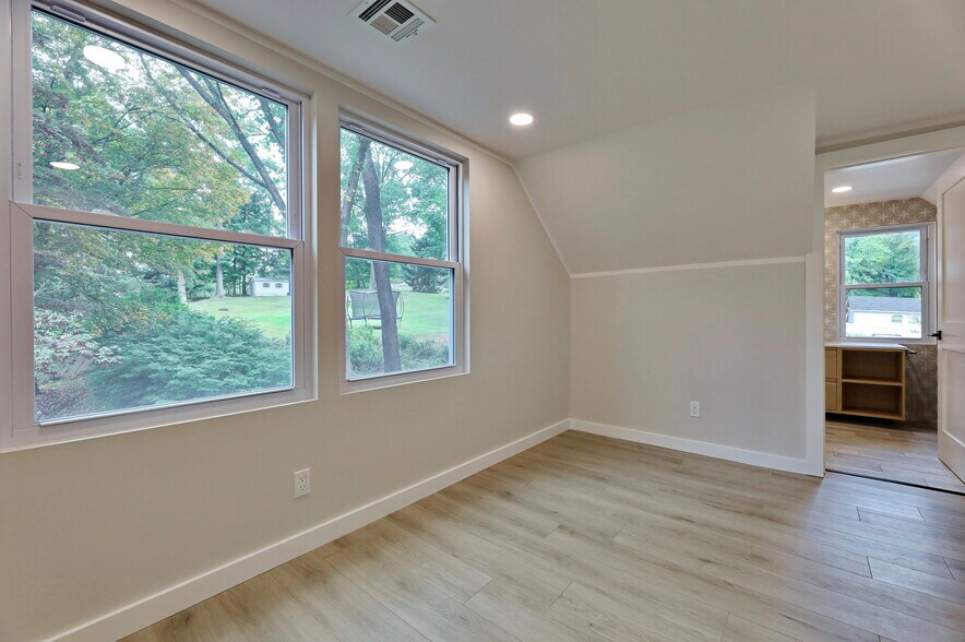 Building Photo - 205 Island Rd