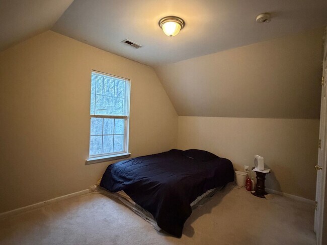 Building Photo - Spacious 4-Bedroom Rental Home with Garage