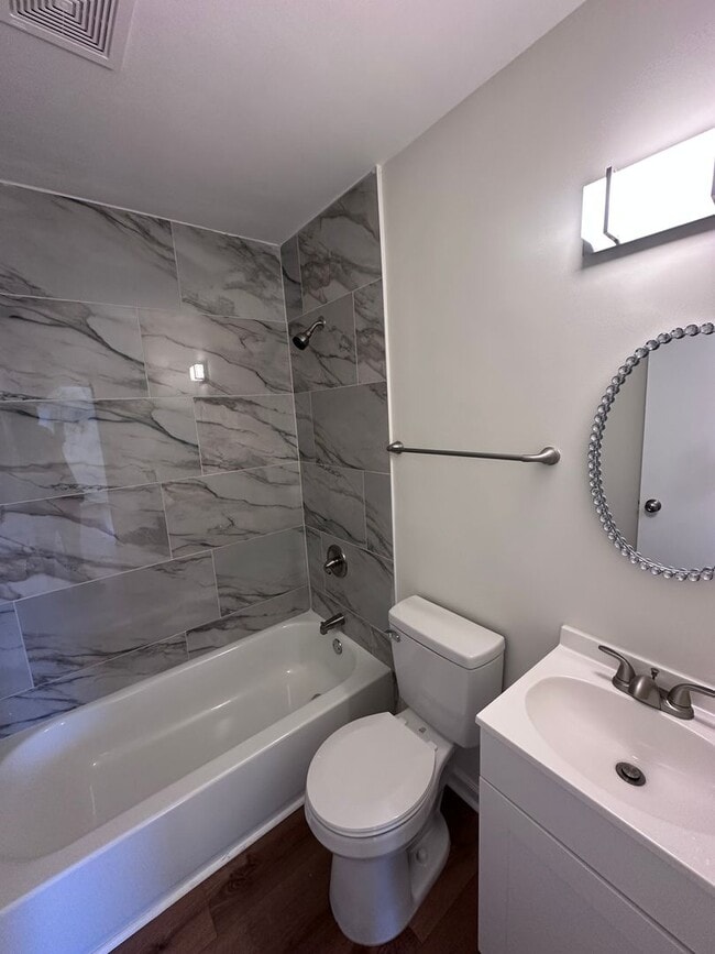 Building Photo - House for Rent