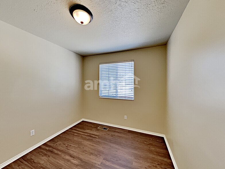 Building Photo - 515 W 150 S