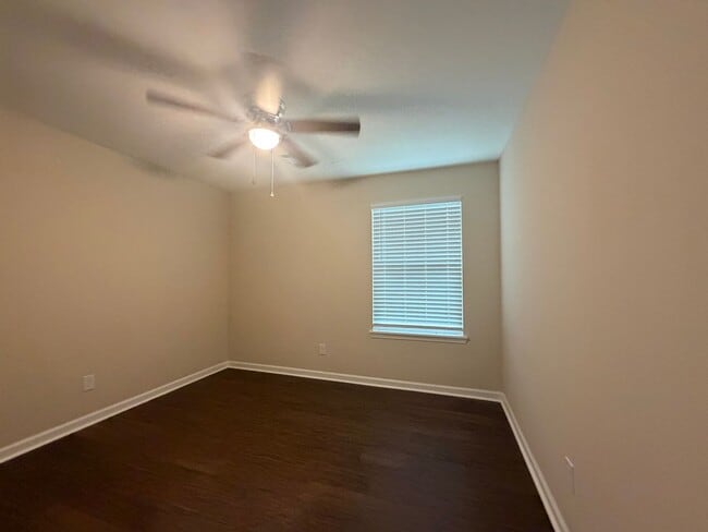 Building Photo - New Home! 4/2!