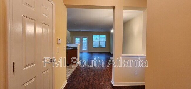 Building Photo - 3325 Fernview Dr