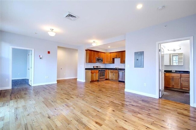 Building Photo - 400 Hope St