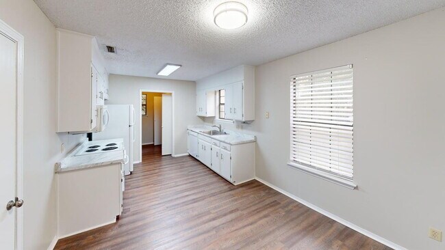 Building Photo - Spacious 2-Bedroom Rental Near NAS Pensacola – Ideal Location for Professionals