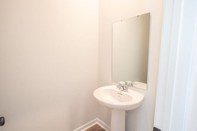 Building Photo - 142 Geranium Wy