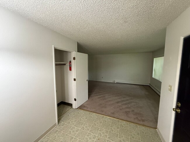 Building Photo - 6949 Windsor Pl