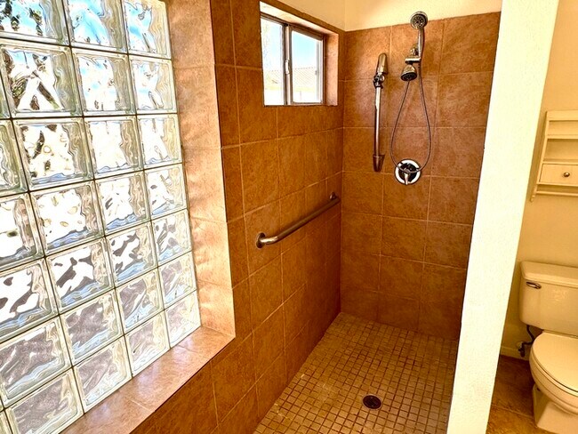 Building Photo - 2914 E Woodland Dr