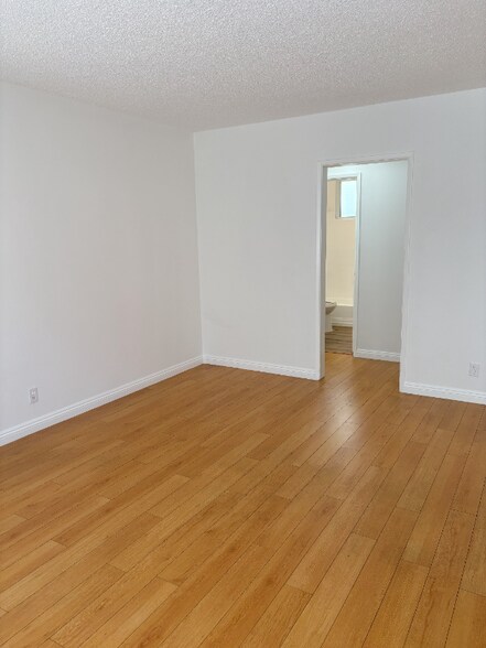 Building Photo - 437 Palm Dr