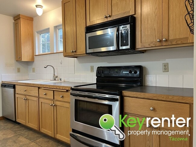 Building Photo - Discover Your Perfect Home: Modern Comfort...