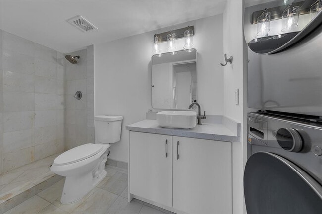 Building Photo - 3500 Mystic Pointe Dr