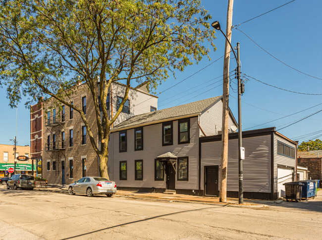 Primary Photo - 1659 W 21st St