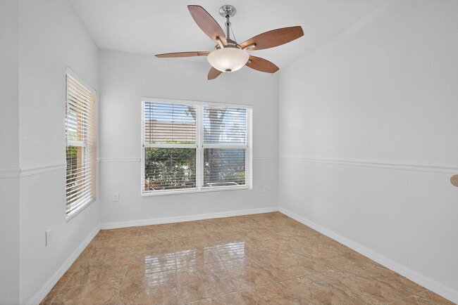 Building Photo - 513 Talia Cir