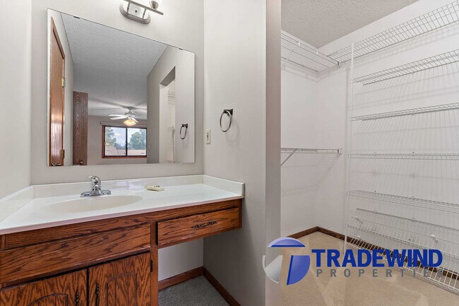 Building Photo - 560 Donegal Cir