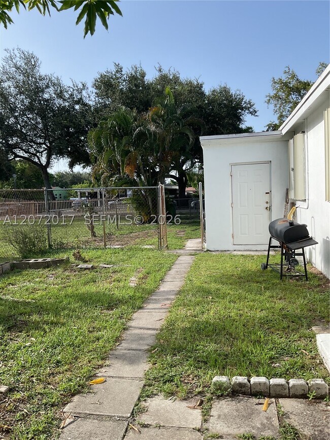 Building Photo - 1620 NW 128th St